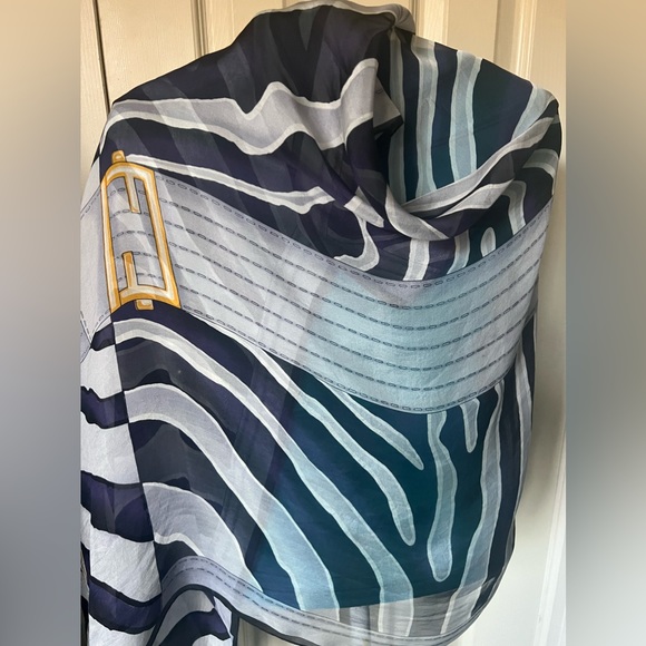 Fendi Scarf/Shawl. Zebra Print. 100% Scarf. Made in Italy. - Picture 8 of 16